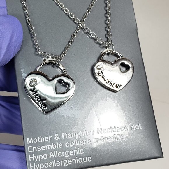 George Essentials 16" Silver Tone Mother & Daughter Heart Pendant Necklace set - Picture 3 of 7
